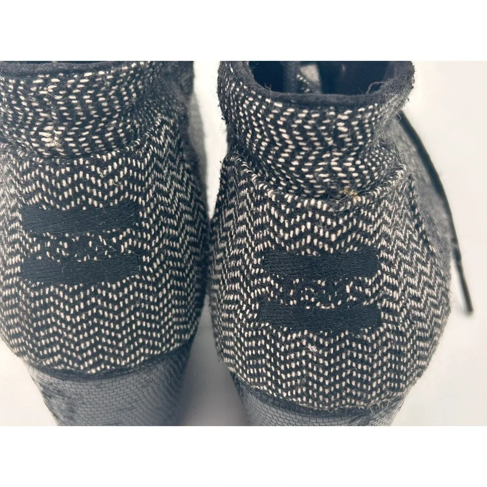 TOMS Black White Herringbone Wedge Ankle Booties Size 8 Lace‎ Up Shoes Scandi